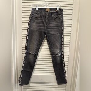 Driftwood Marilyn Embroidered Jeans size 28